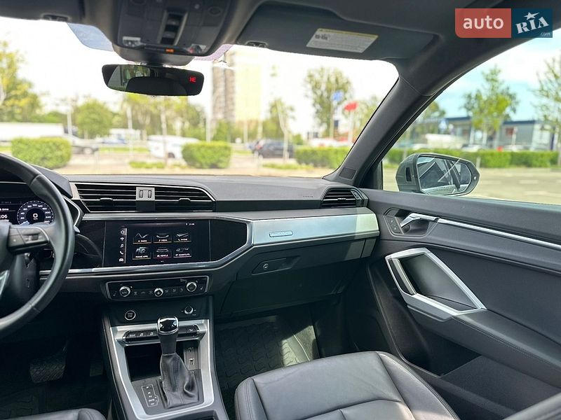 Внедорожник / Кроссовер Audi Q3 2020 в Киеве