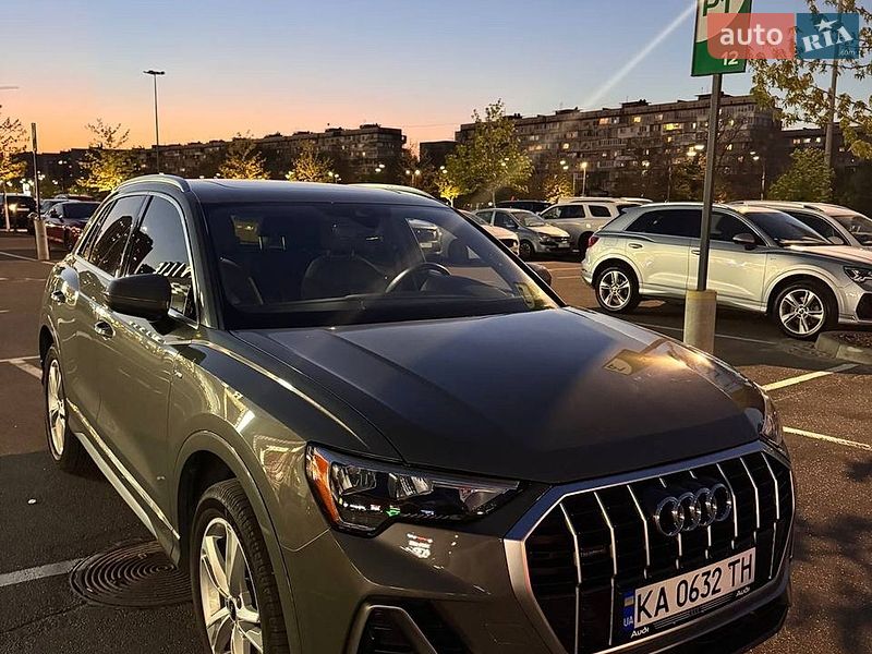 Внедорожник / Кроссовер Audi Q3 2020 в Киеве