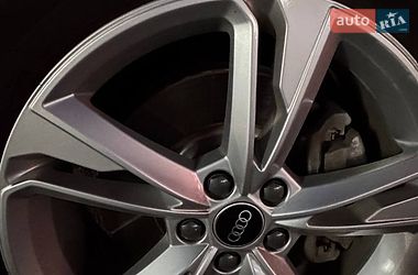 Внедорожник / Кроссовер Audi Q3 2020 в Киеве