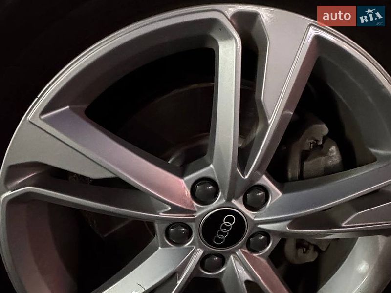 Внедорожник / Кроссовер Audi Q3 2020 в Киеве