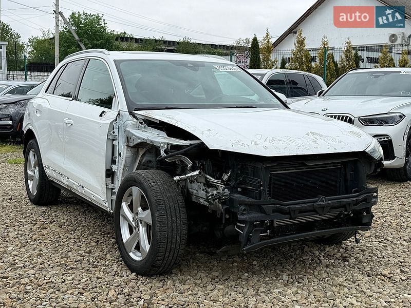Внедорожник / Кроссовер Audi Q3 2020 в Стрые