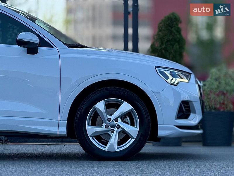 Позашляховик / Кросовер Audi Q3 2020 в Києві