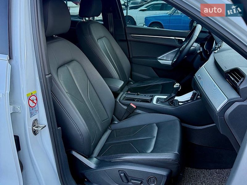 Позашляховик / Кросовер Audi Q3 2020 в Києві