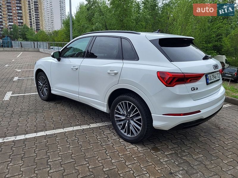 Внедорожник / Кроссовер Audi Q3 2022 в Киеве