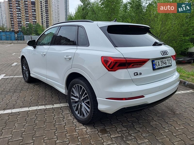 Внедорожник / Кроссовер Audi Q3 2022 в Киеве