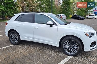 Внедорожник / Кроссовер Audi Q3 2022 в Киеве