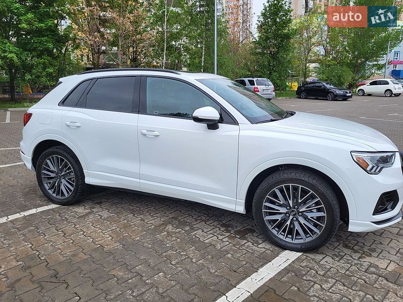 Внедорожник / Кроссовер Audi Q3 2022 в Киеве