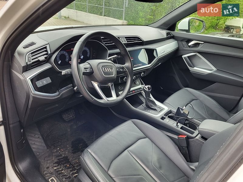 Внедорожник / Кроссовер Audi Q3 2022 в Киеве