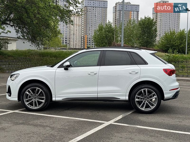 Внедорожник / Кроссовер Audi Q3 2023 в Киеве