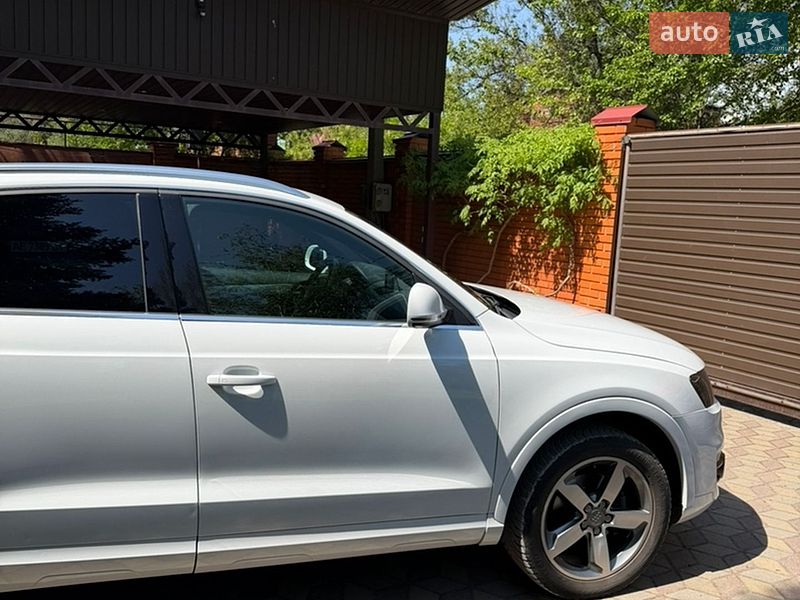 Внедорожник / Кроссовер Audi Q3 2015 в Днепре