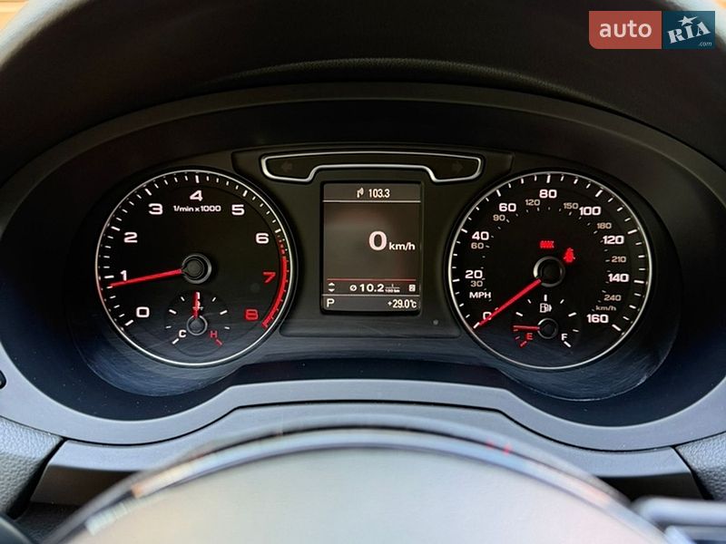 Внедорожник / Кроссовер Audi Q3 2015 в Днепре