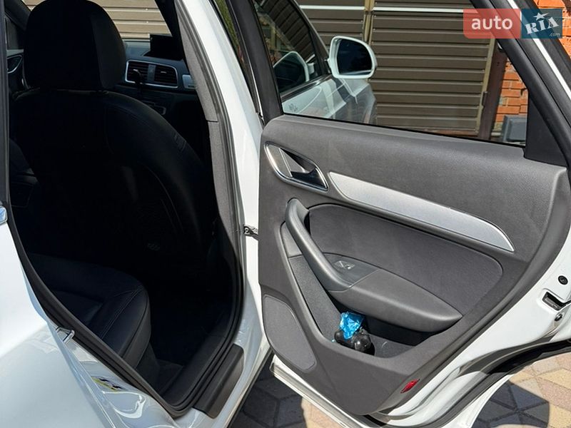 Внедорожник / Кроссовер Audi Q3 2015 в Днепре
