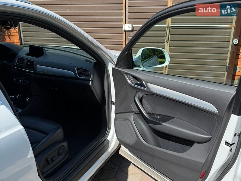 Внедорожник / Кроссовер Audi Q3 2015 в Днепре