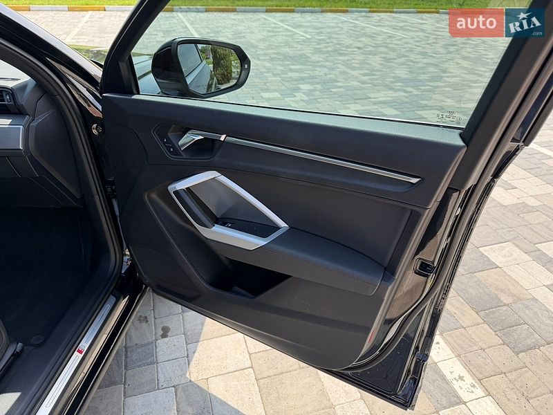 Внедорожник / Кроссовер Audi Q3 2020 в Киеве