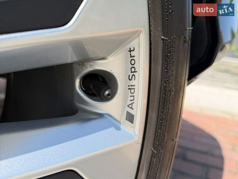 Внедорожник / Кроссовер Audi Q3 2020 в Киеве