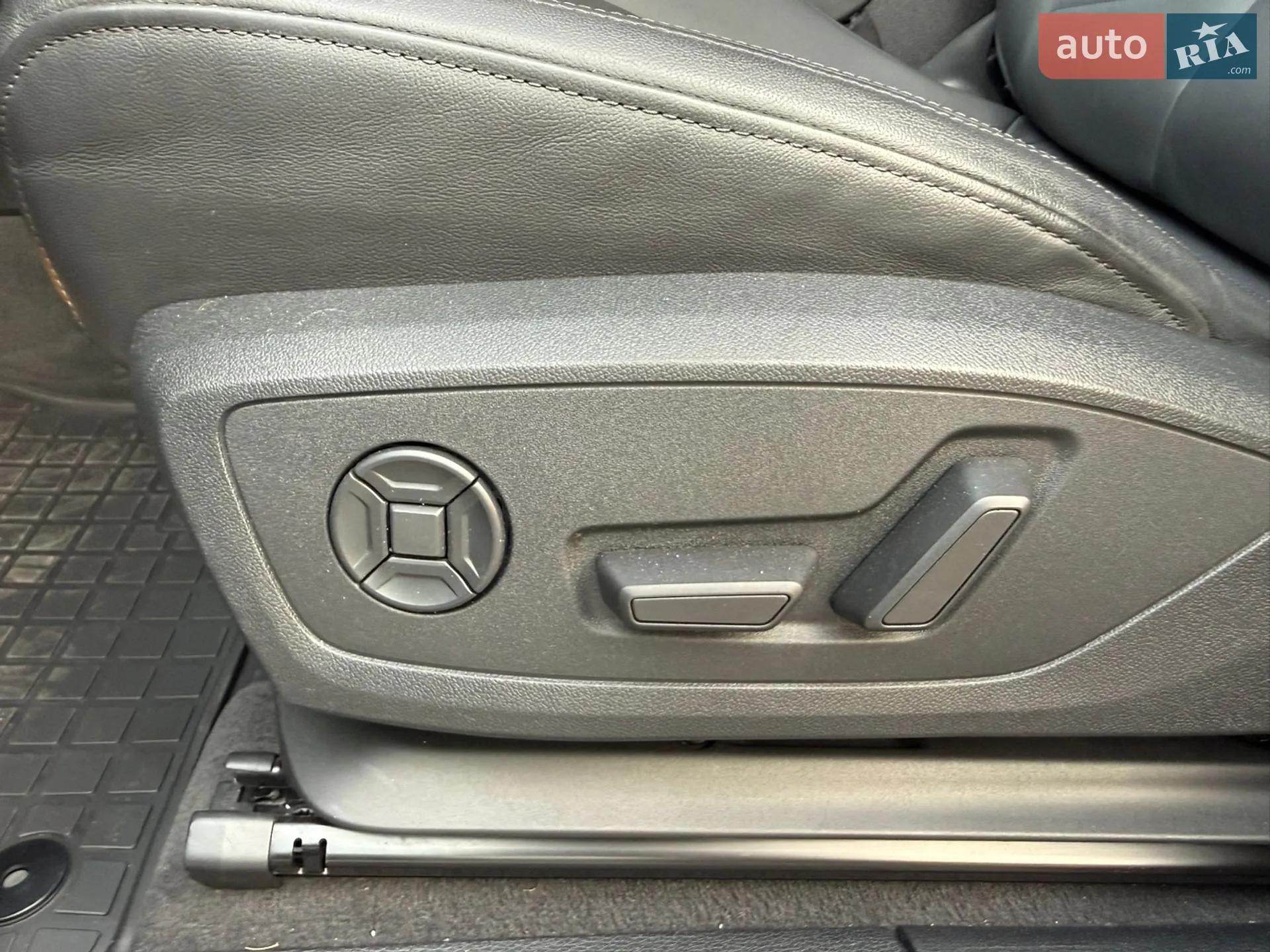 Audi Q3 2023 VIN WA1DECF33P1106205 фото оголошення 25 з 38