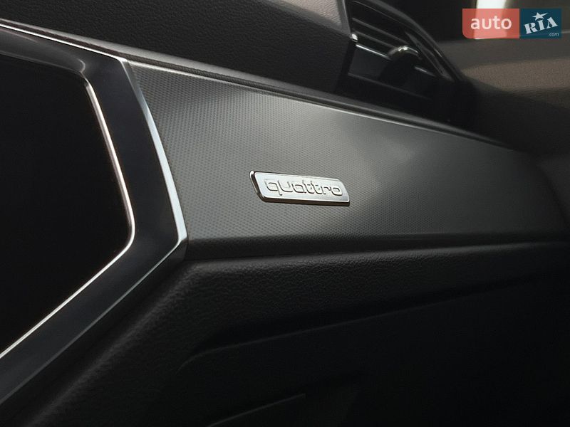Внедорожник / Кроссовер Audi Q3 2019 в Тячеве