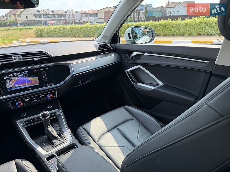 Внедорожник / Кроссовер Audi Q3 2023 в Киеве