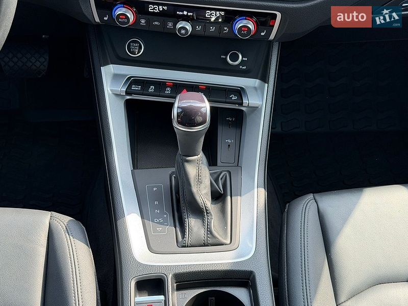 Внедорожник / Кроссовер Audi Q3 2023 в Киеве