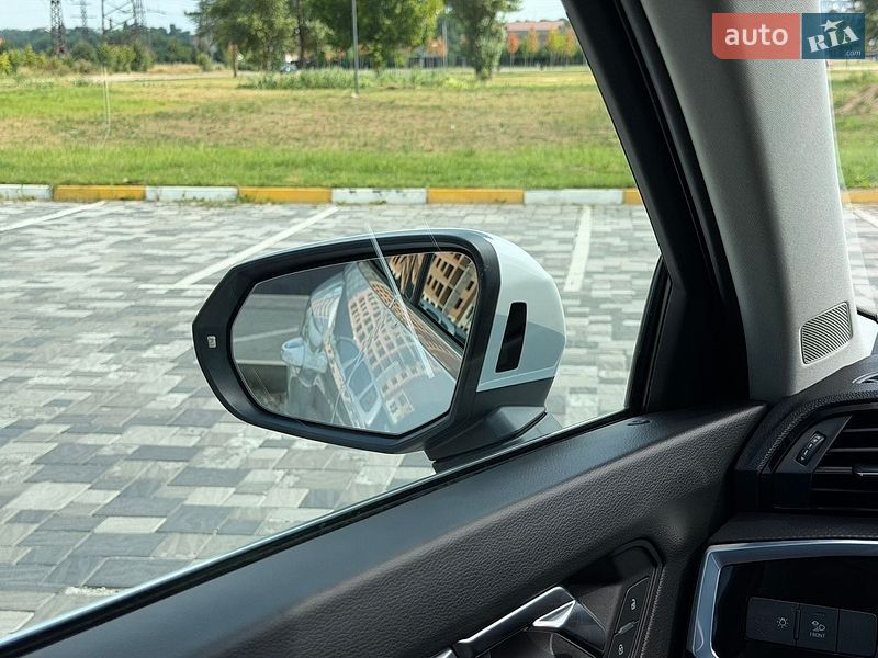 Внедорожник / Кроссовер Audi Q3 2023 в Киеве
