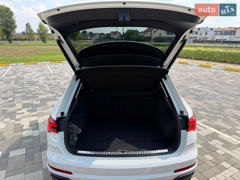 Внедорожник / Кроссовер Audi Q3 2023 в Киеве