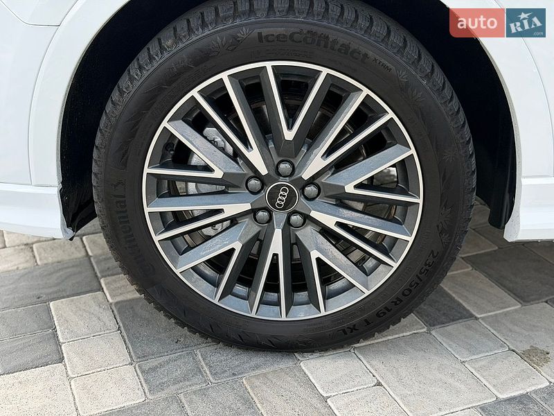 Внедорожник / Кроссовер Audi Q3 2023 в Киеве