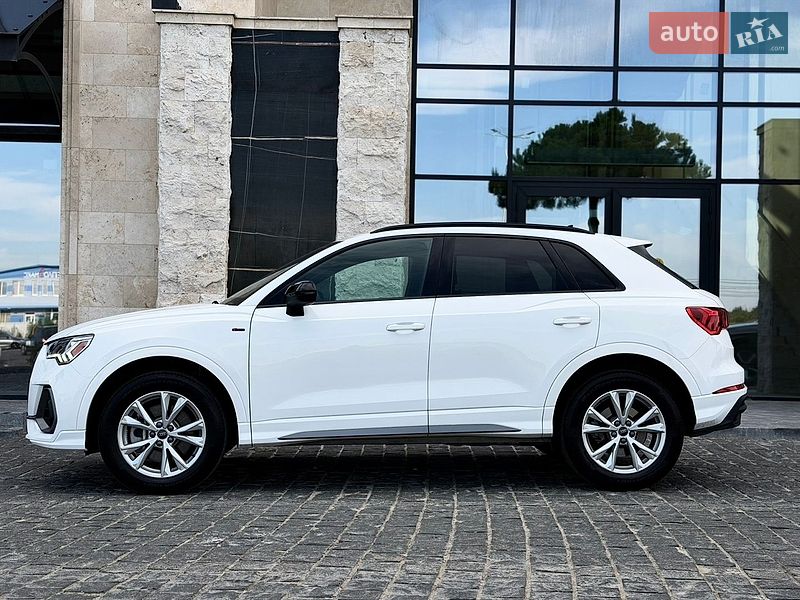 Позашляховик / Кросовер Audi Q3 2024 в Львові