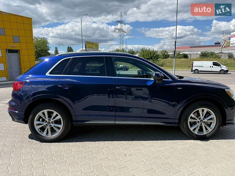 Внедорожник / Кроссовер Audi Q3 2020 в Киеве