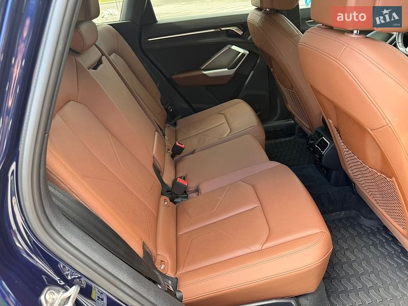 Внедорожник / Кроссовер Audi Q3 2020 в Киеве
