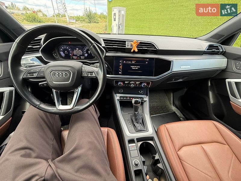Внедорожник / Кроссовер Audi Q3 2020 в Киеве