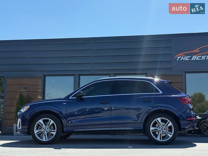 Внедорожник / Кроссовер Audi Q3 2022 в Ровно