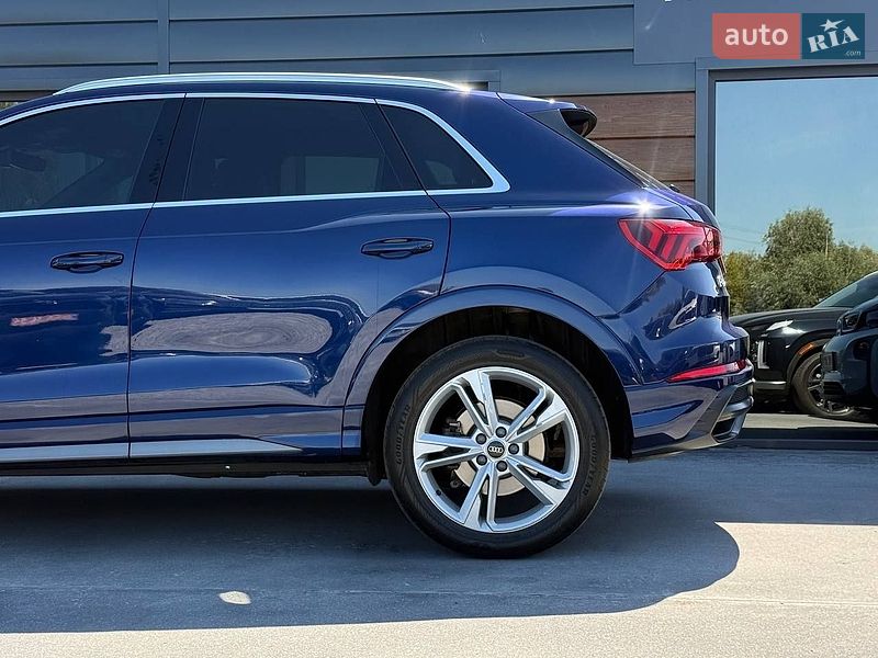 Внедорожник / Кроссовер Audi Q3 2022 в Ровно