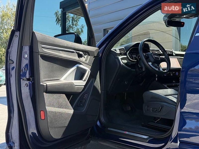 Внедорожник / Кроссовер Audi Q3 2022 в Ровно