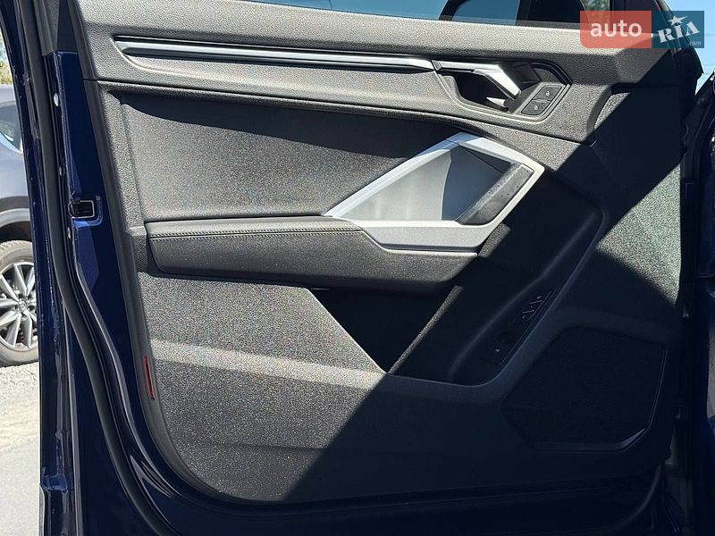 Внедорожник / Кроссовер Audi Q3 2022 в Ровно