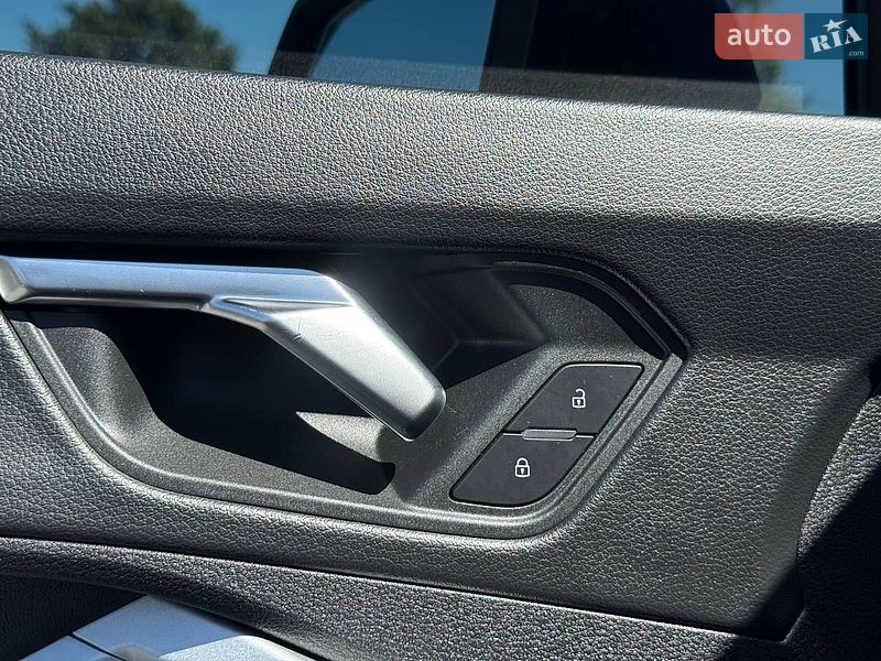 Внедорожник / Кроссовер Audi Q3 2022 в Ровно