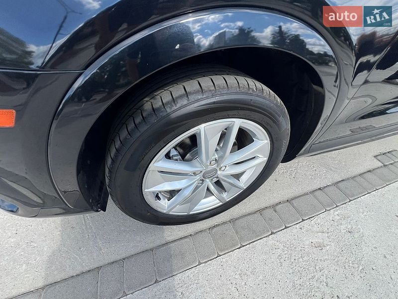 Внедорожник / Кроссовер Audi Q3 2015 в Луцке
