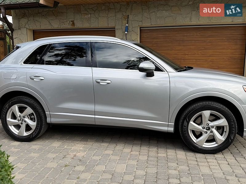 Внедорожник / Кроссовер Audi Q3 2020 в Львове
