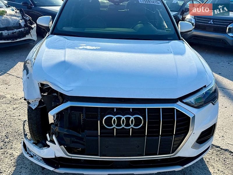 Внедорожник / Кроссовер Audi Q3 2021 в Киеве