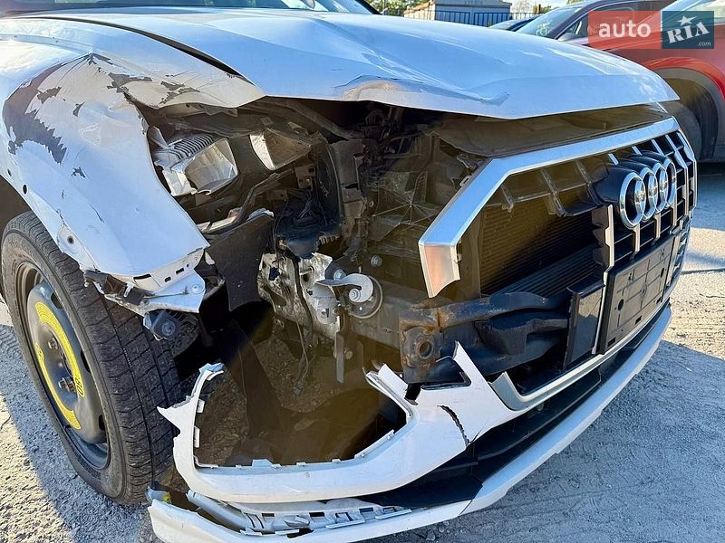 Внедорожник / Кроссовер Audi Q3 2021 в Киеве
