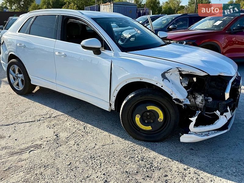 Внедорожник / Кроссовер Audi Q3 2021 в Киеве