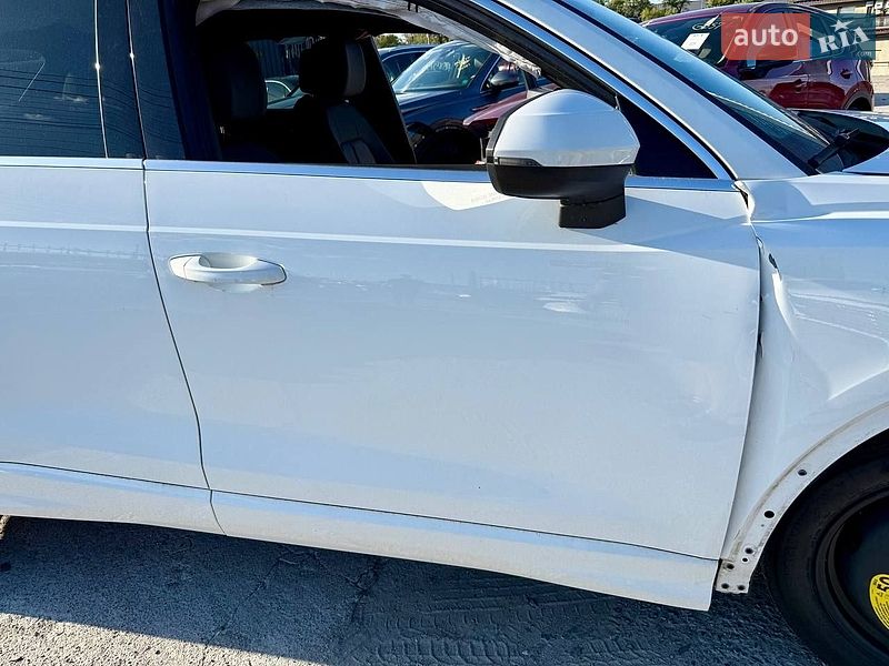Внедорожник / Кроссовер Audi Q3 2021 в Киеве