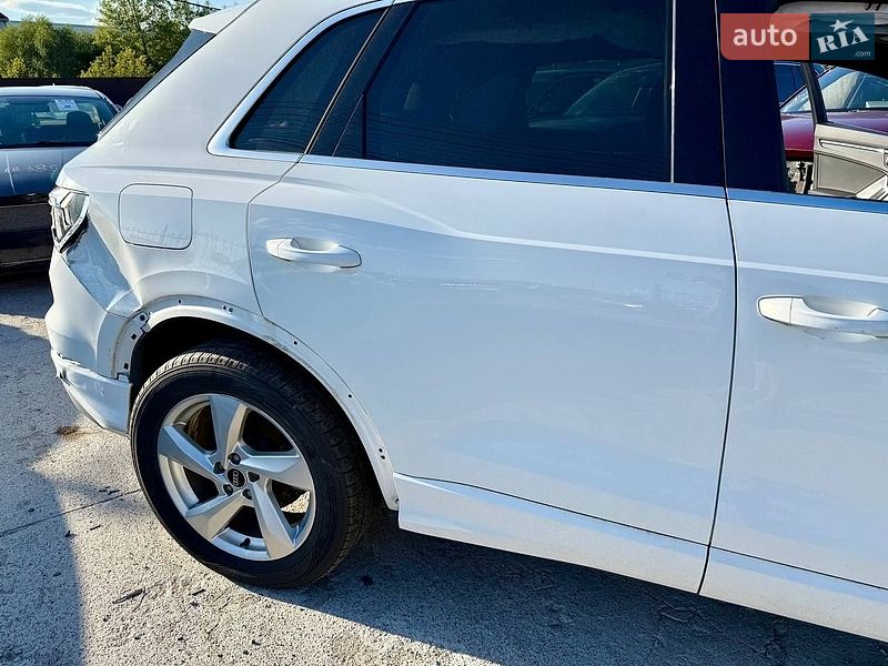 Внедорожник / Кроссовер Audi Q3 2021 в Киеве