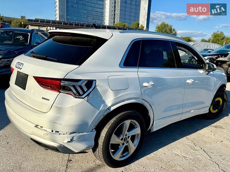 Внедорожник / Кроссовер Audi Q3 2021 в Киеве