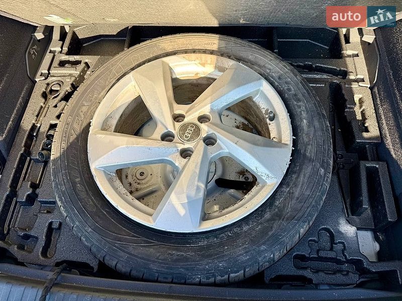 Внедорожник / Кроссовер Audi Q3 2021 в Киеве