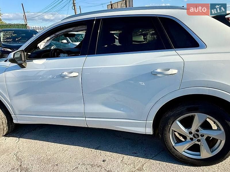 Внедорожник / Кроссовер Audi Q3 2021 в Киеве