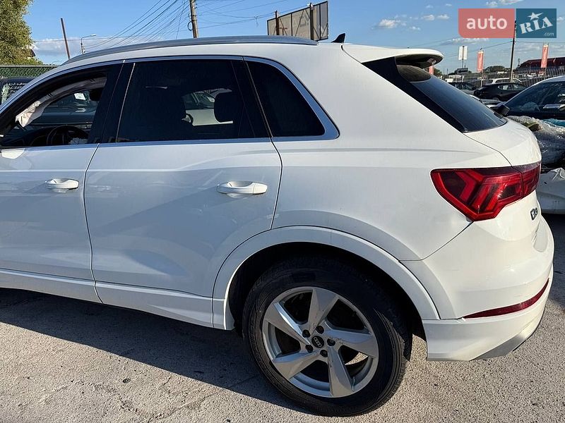 Внедорожник / Кроссовер Audi Q3 2021 в Киеве