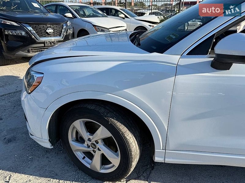 Внедорожник / Кроссовер Audi Q3 2021 в Киеве
