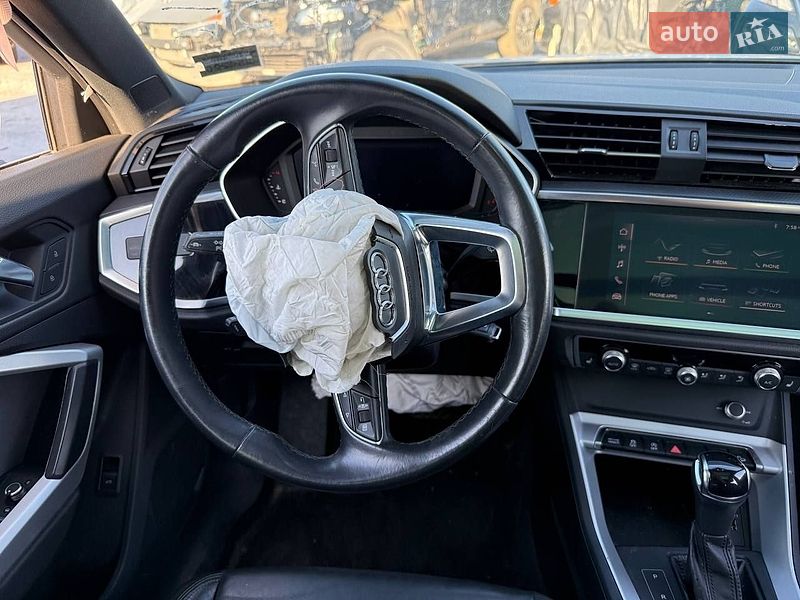 Внедорожник / Кроссовер Audi Q3 2021 в Киеве