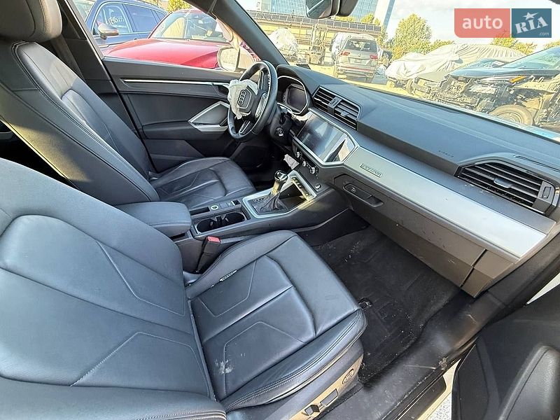 Внедорожник / Кроссовер Audi Q3 2021 в Киеве