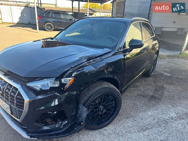 Внедорожник / Кроссовер Audi Q3 2020 в Житомире